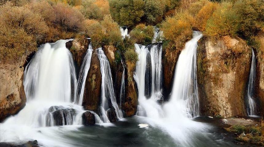 Muradiye Şlalesi'ne turist akını