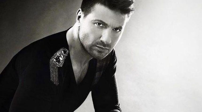 Güloğlu, Seine Nehri üzerinde konser verdi