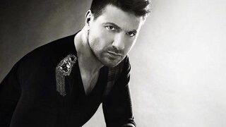 Güloğlu, Seine Nehri üzerinde konser verdi