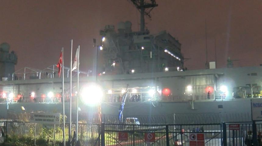 ABD savaş gemisi Sarayburnu'nda demirledi