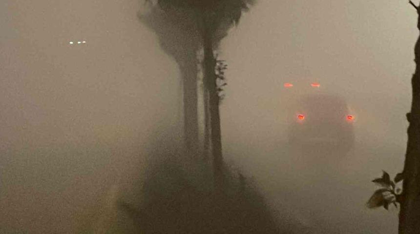 Görüş mesafesi 5 metreye kadar düştü! Göz gözü görmedi