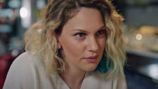 Farah Zeynep Abdullah göğüs dekoltesiyle dikkat çekti! ''Hiç hoş olmamış!''