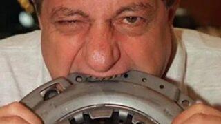 Böyle yemek masası görülmedi! Bisikletten uçağa kadar her şeyi yiyebilen ilginç bir adam: Michel Lotito