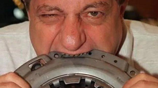 Böyle yemek masası görülmedi! Bisikletten uçağa kadar her şeyi yiyebilen ilginç bir adam: Michel Lotito