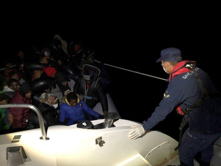 İzmir açıklarında Türk kara sularına itilen 157 düzensiz göçmen kurtarıldı G4