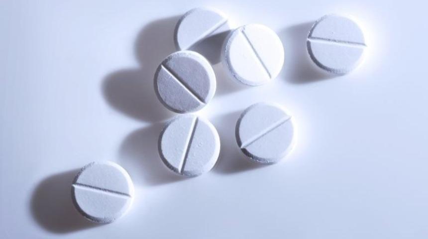 Aspirin: ABD'li uzmanlara g&ouml;re 60 yaş &uuml;st&uuml; kişilerin her g&uuml;n aspirin kullanması i&ccedil; kanama riskini artırıyor