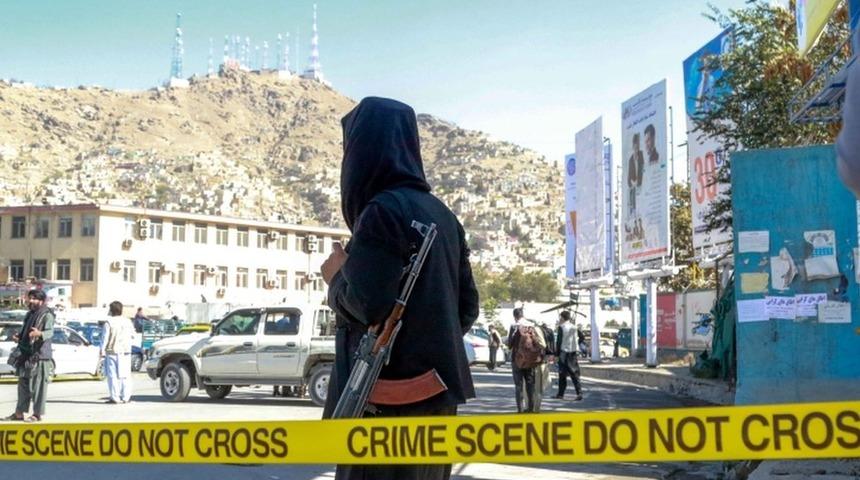 Afganistan: Kabil'de patlamalar ve silah sesleri