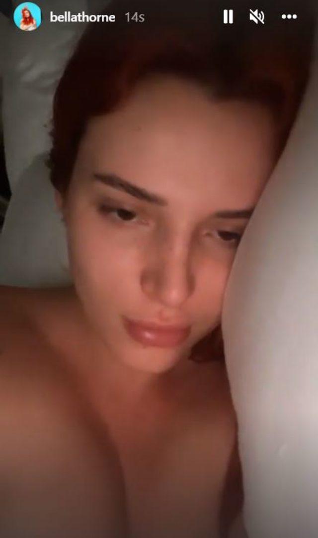 Güzel oyuncu Bella Thorne durmak bilmiyor! Yataktan çıplak paylaşım yaptı!