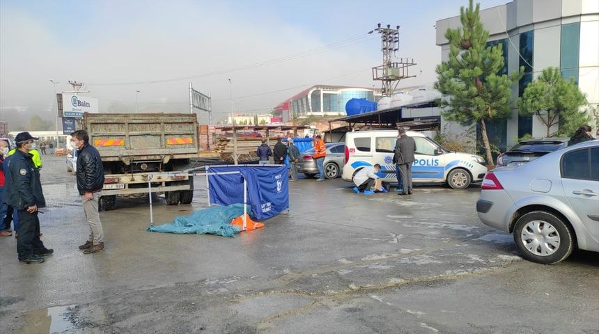 Zonguldak'ta geri manevra yapan kamyonun çarptığı kişi öldü