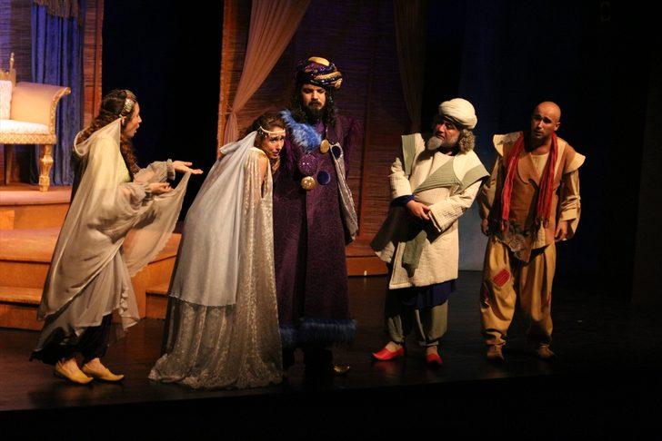 Antalya Devlet Tiyatrosu "Herkes İçin Keloğlan" oyununun prömiyerini yaptı G1