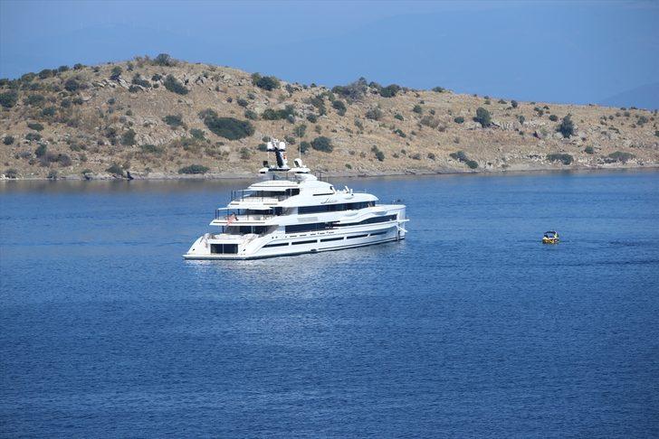 Ünlü iş insanları Gates ve Bezos'un mega yatları Bodrum'un koylarına demirledi G1