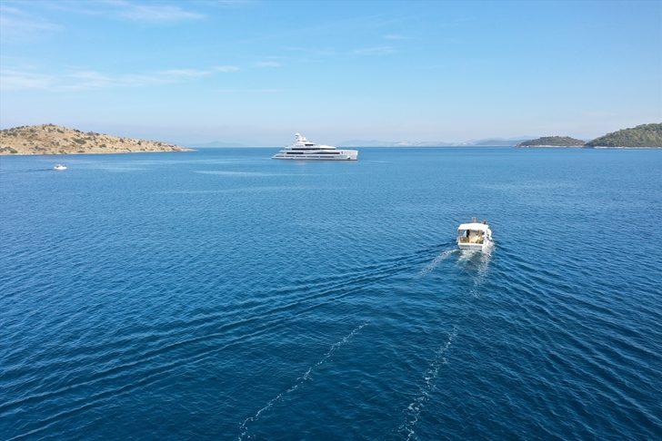 Ünlü iş insanları Gates ve Bezos'un mega yatları Bodrum'un koylarına demirledi G2