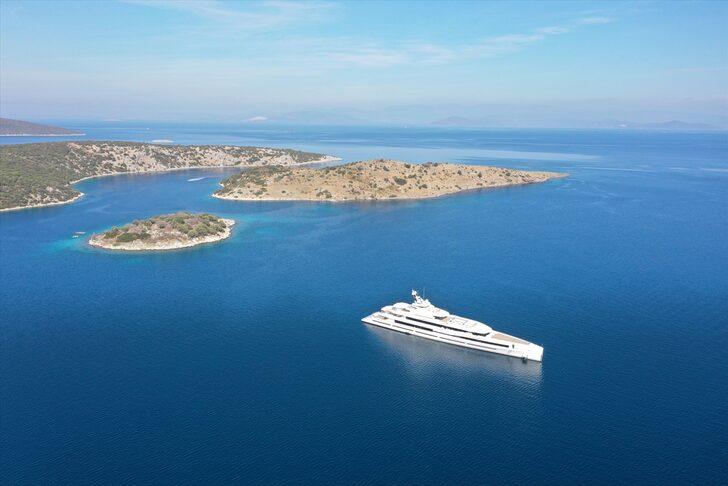 Ünlü iş insanları Gates ve Bezos'un mega yatları Bodrum'un koylarına demirledi G4