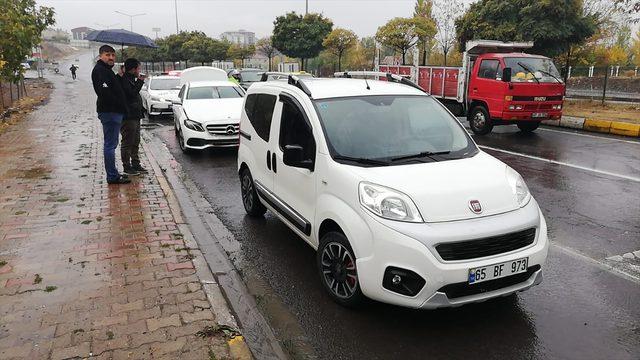 Bingöl'de kaza yapan hamile sürücüyü hastaneye polis yetiştirdi