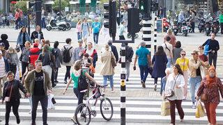 Hollanda'da vaka sayıları artınca maske ve mesafe kuralı geri getirildi