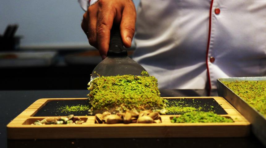 Soğuk baklavanın rakibi soğuk kadayıf! Yiyen ikinci tabağı istiyor