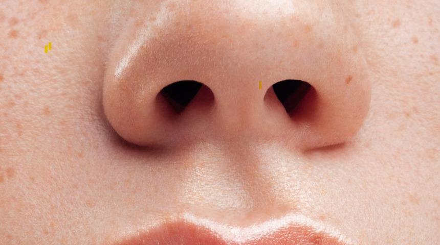 Meğer bıçak altına yatmaya gerek yokmuş! Burnu küçük ve kalkık gösteren makyaj tüyoları