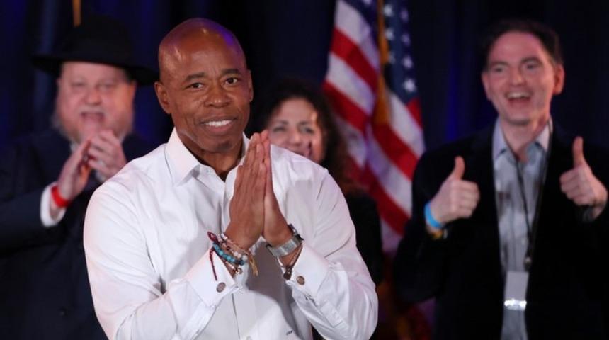 New York'un yeni belediye başkanı eski polis memuru Eric Adams oldu