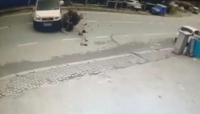 Beykoz'da feci kaza! Motosiklet sürücüsü, otomobilin camında asılı kaldı
