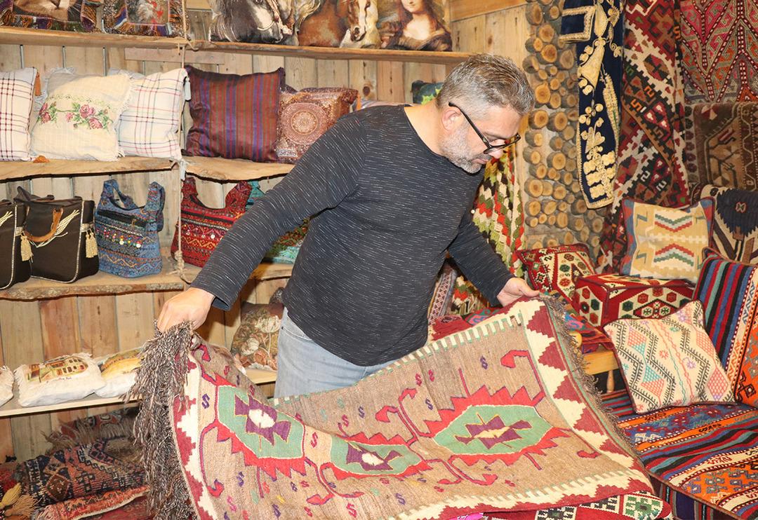 &Ccedil;&ouml;pten toplayıp 300 liraya satıyor! 23 &uuml;lke almak i&ccedil;in sıraya giriyor