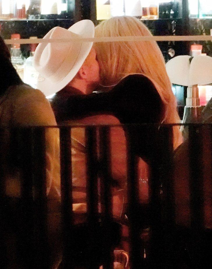 Gizemli bir erkekle öpüşürken yakalandı!  G5