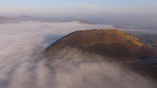 Yanık Ülke'de sisin oluşturduğu manzara havadan görüntülendi