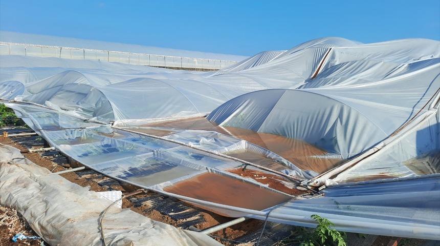 Mersin’de şiddetli rüzgar ve sağanak etkili oldu