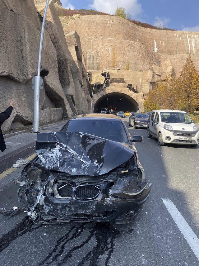 tunel-cikisinda-otomobilin-uzerine-beton-parcasi-dustu_3909_dhaphoto2