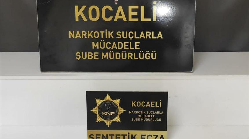 GÜNCELLEME - Kocaeli'de sentetik ecza ele geçirilen operasyonda 5 şüpheli yakalandı