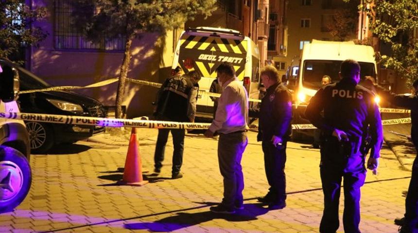 Kanlar içinde yere yığıldı! Evinin önünde kurşun yağmuruna tutuldu