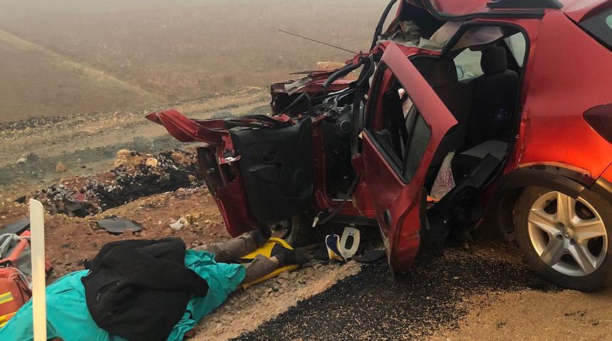 Araç paramparça oldu: 1 ölü, 8 yaralı