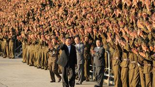 Kim Jong-un'dan dünyayı şoke eden karar! Tek otorite kendisi olacak, babasını ve dedesini sildi