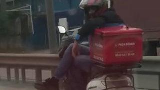 Tuzla’da motosiklette ‘bacak bacak üstüne yolculuk’ kamerada