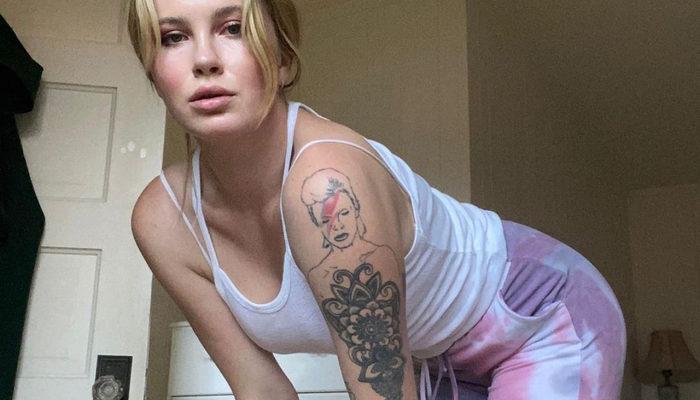 Ireland Baldwin üstsüz pozuyla sosyal medyayı salladı