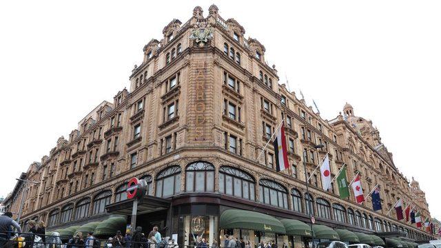 İngiltere'den ayrılmadan önce Lindley Harrods'daki güvenlik kameralarına yakalandı