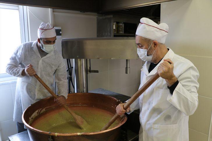 Edirneli şekerlemeci Osmanlı'nın "şakşaki" şekerini lokum kıvamında üretti G2