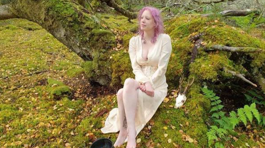 Kendisini modern bir cadı olarak adlandıran Alexa Thompson, anlattıklarıyla merak uyandırdı