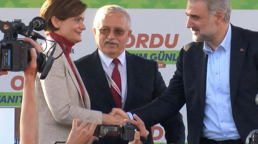 İstanbul'da dikkat çeken görüntü! Osman Nuri Kabaktepe ve Canan Kaftancıoğlu el sıkıştı