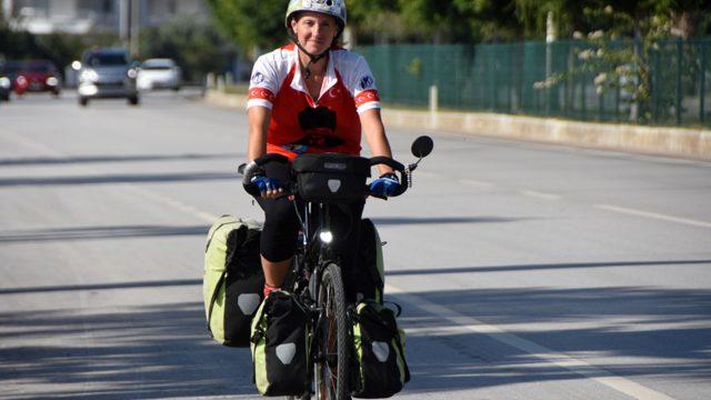 Sırt çantasıyla yola çıktı! Dünya turundaki yeni durağı Antalya oldu