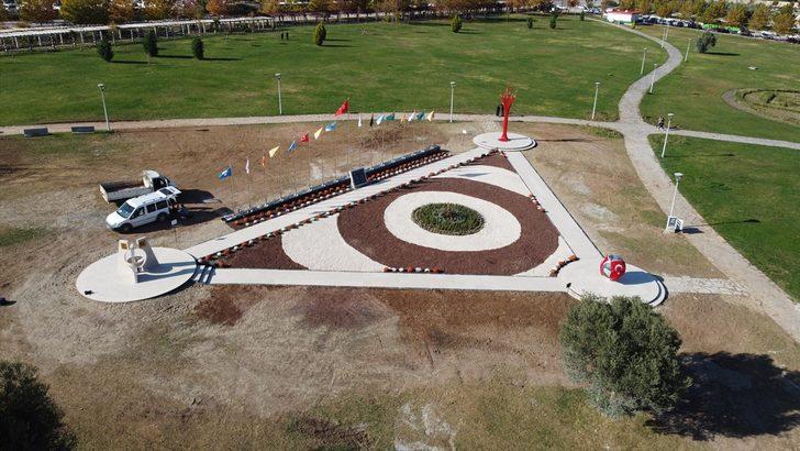 PAÜ'de coğrafi koordinatların kesiştiği noktaya Mehmet Akif Ersoy Anıtı yapıldı G3