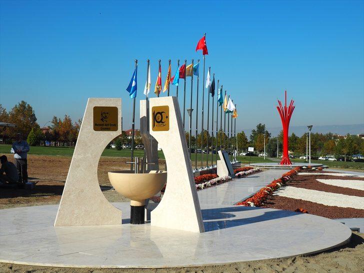 PAÜ'de coğrafi koordinatların kesiştiği noktaya Mehmet Akif Ersoy Anıtı yapıldı G4