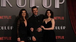 Netflix'in yeni Türk dizisi Kulüp'ün galası gerçekleşti! Ünlü oyuncular göz kamaştırdı
