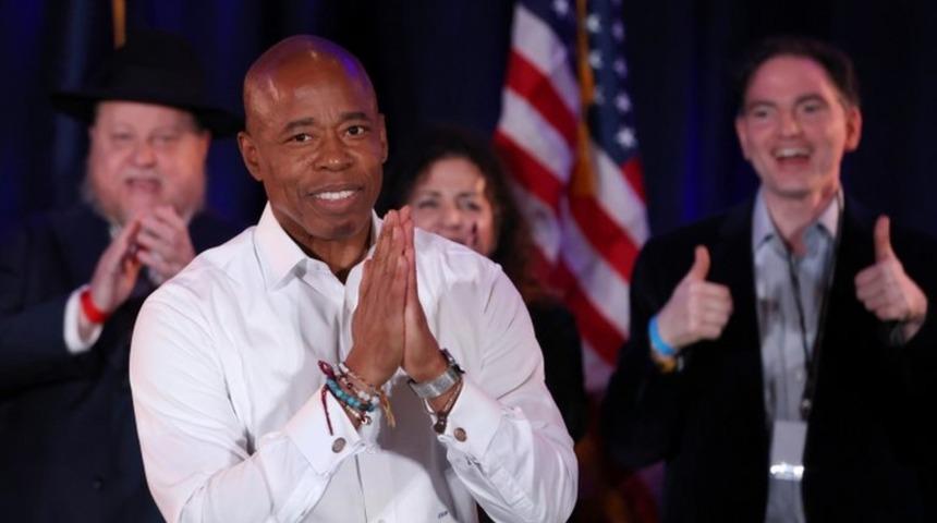 New York'un yeni belediye başkanı Adams, ilk üç maaşını bitcoin ile alacak: "New York kripto paraların merkezi olacak"