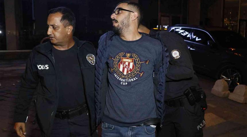 "Dur" ihtarına uymadı, ortalığı birbirine kattı! Önce polise, sonra polis aracına çarptı