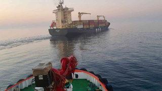 Haydarpaşa açıklarında konteyner gemisi arızalandı