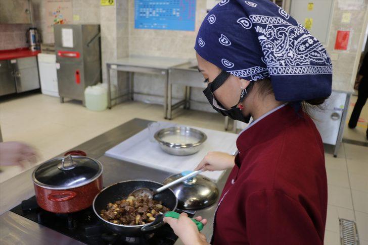 Lise öğrencileri Osmanlı saray mutfağı lezzetlerini öğreniyor G1