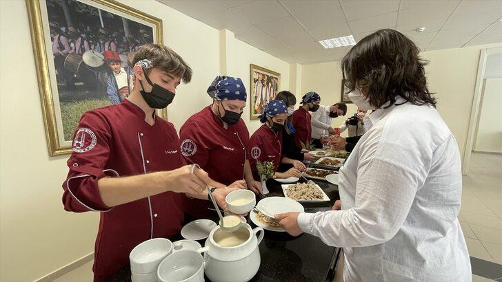 Lise öğrencileri Osmanlı saray mutfağı lezzetlerini öğreniyor G4