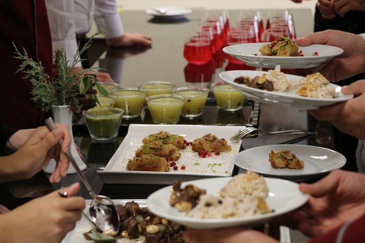 Lise öğrencileri Osmanlı saray mutfağı lezzetlerini öğreniyor G5