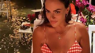 Buket Aydın iddialı tarzıyla dikkat çekti! Şahane hissediyorum