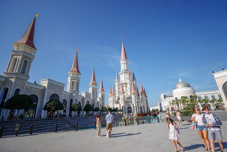 Yılı 9 milyondan fazla turistle kapatmaya hazırlanan Antalya, 2022'den daha umutlu G1